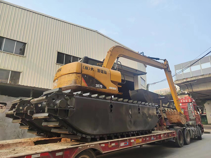 amphibious excavator