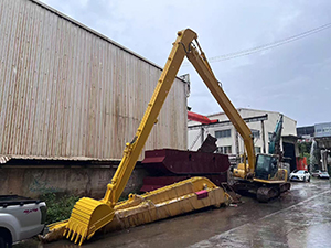 Fábrica Komatsu PC210 Caterpillar CAT320Novíssimo braço estendido de 18 m de longo alcance e lança para retroescavadeiras.