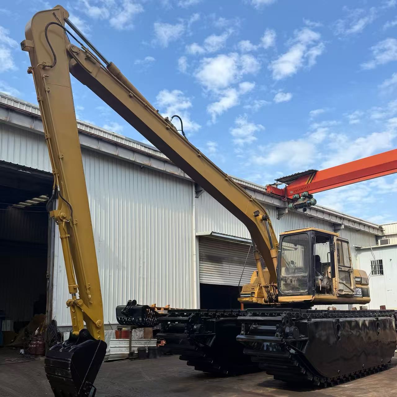 Pontão anfíbio para escavadeira CAT312 – Maximize a eficiência na restauração de zonas úmidas e na dragagem ambiental.