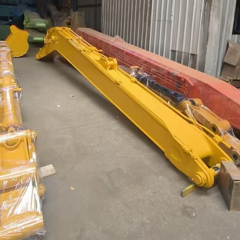 Escavadeira SY135 com braço de longo alcance de 12,8 m: alta eficiência e durabilidade para projetos de dragagem e construção.