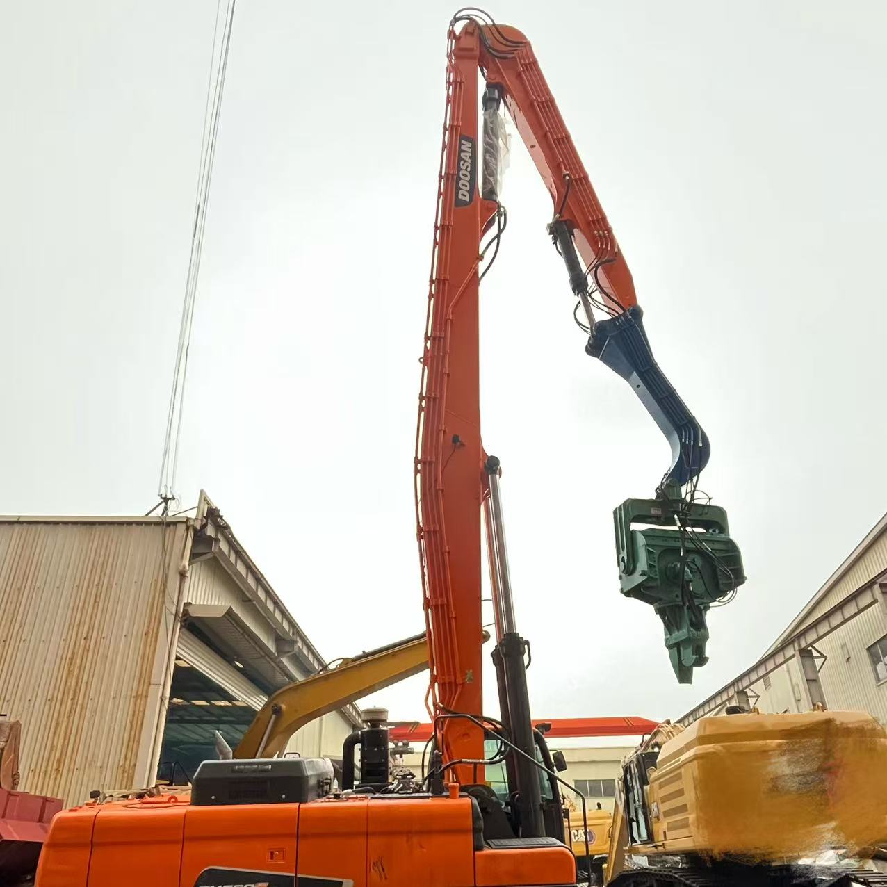 DX560 excavator piling boom for heavy duty projects